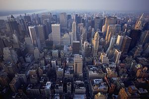 優れた耐久性を持つ建築広告シート